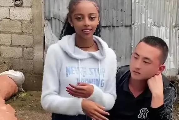 入相亲角大龄剩女强烈反对！PG麻将胡了大量外国女孩涌